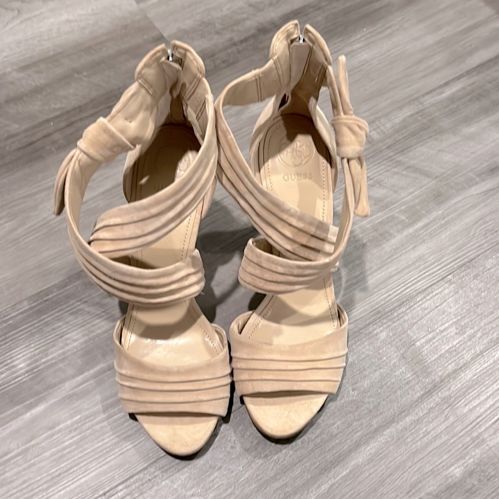 Guess tan heels size 91/2 great condition